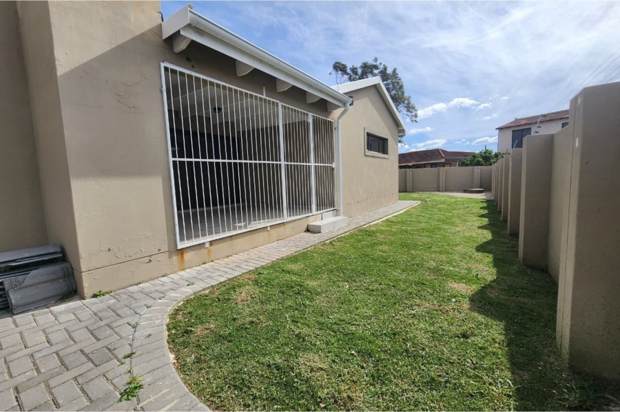 To Let 4 Bedroom Property for Rent in Fountains Estate Eastern Cape